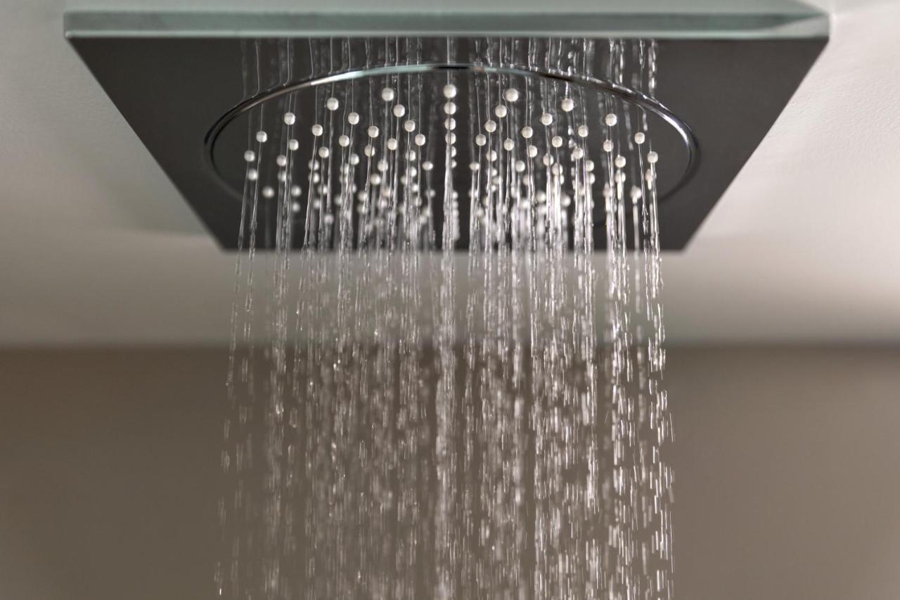 Yotel Glasgow Exterior photo Shower head