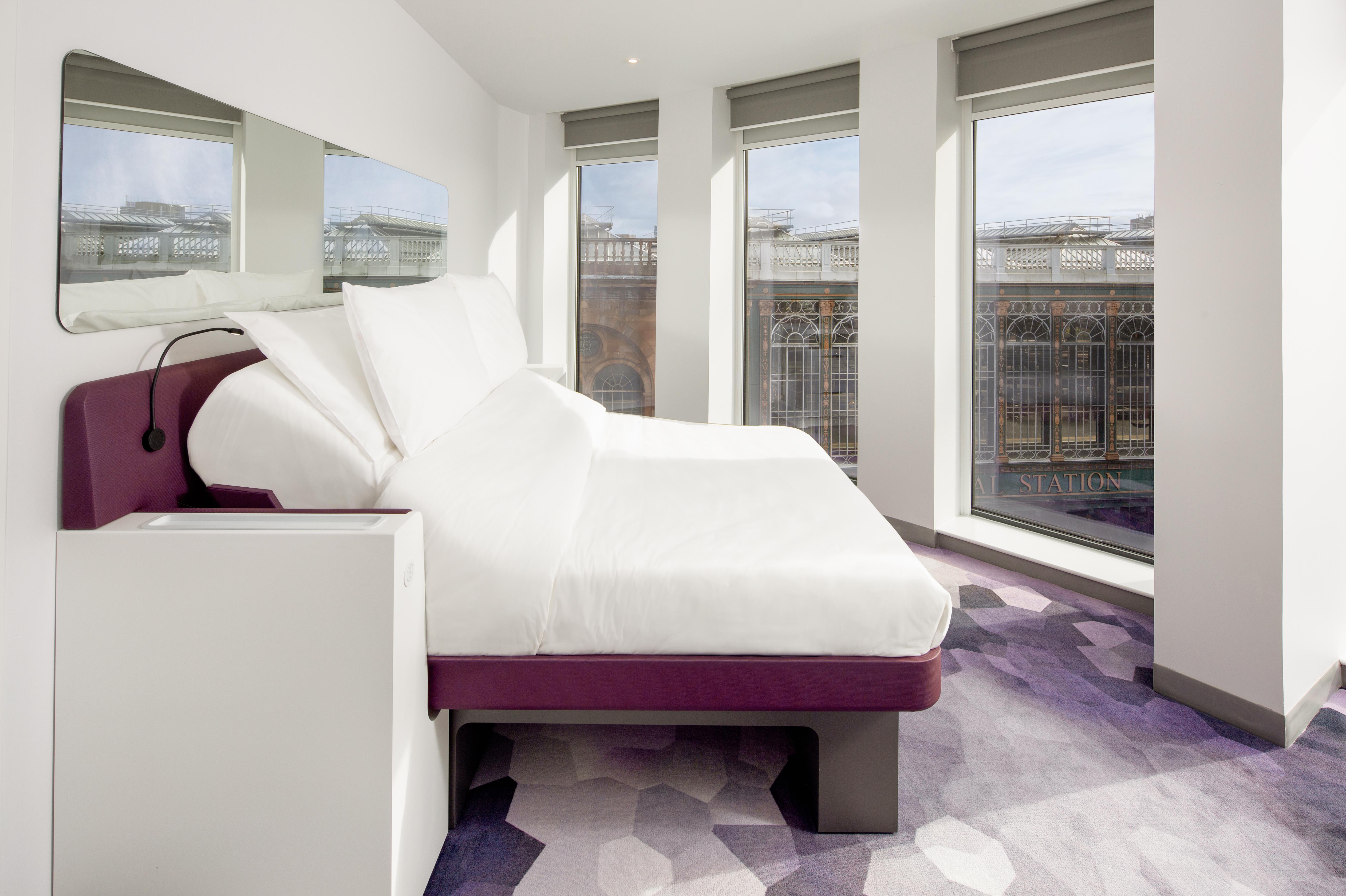 Yotel Glasgow Exterior photo The room of the hotel