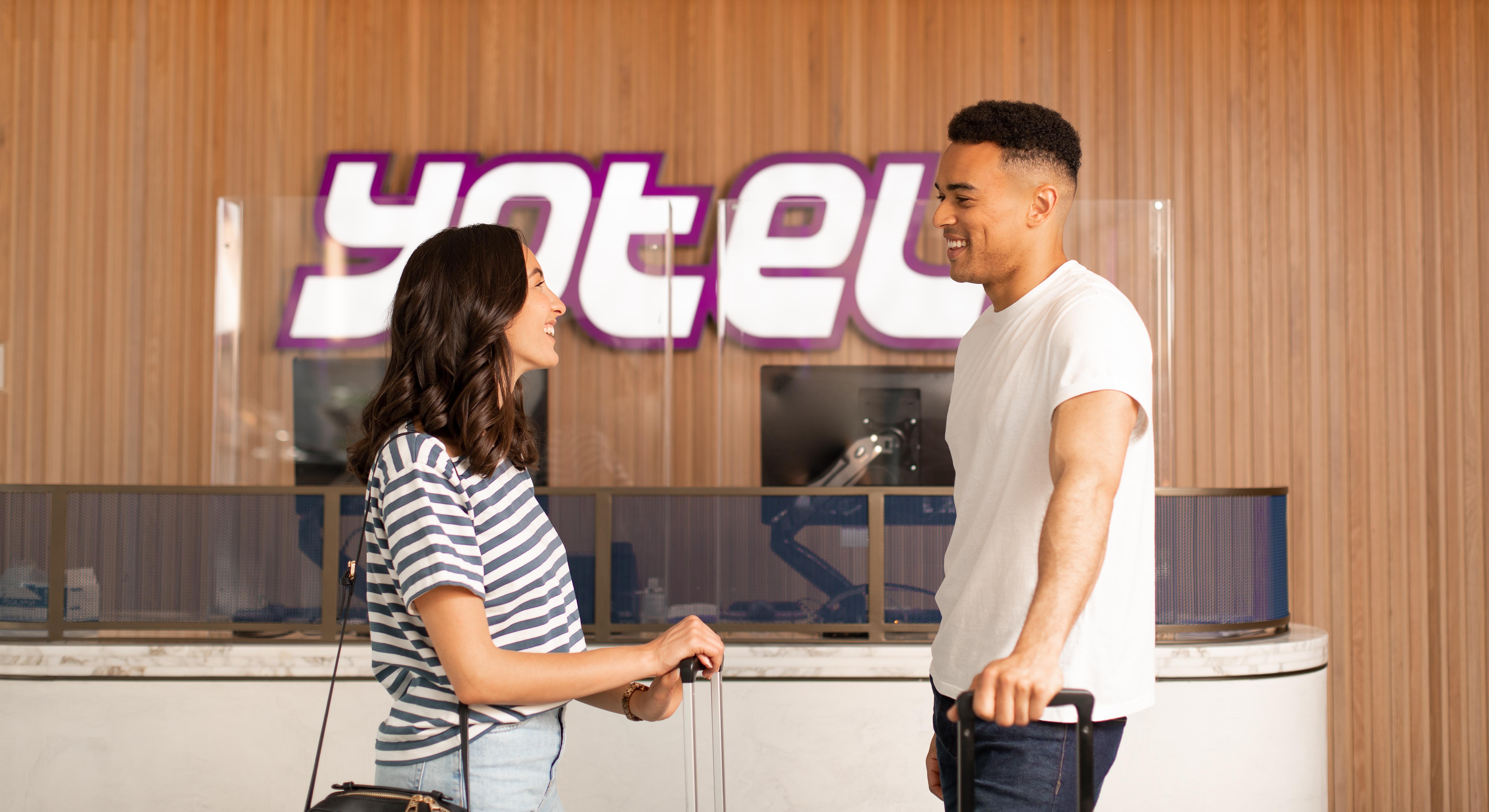 Yotel Glasgow Exterior photo Yotel reception
