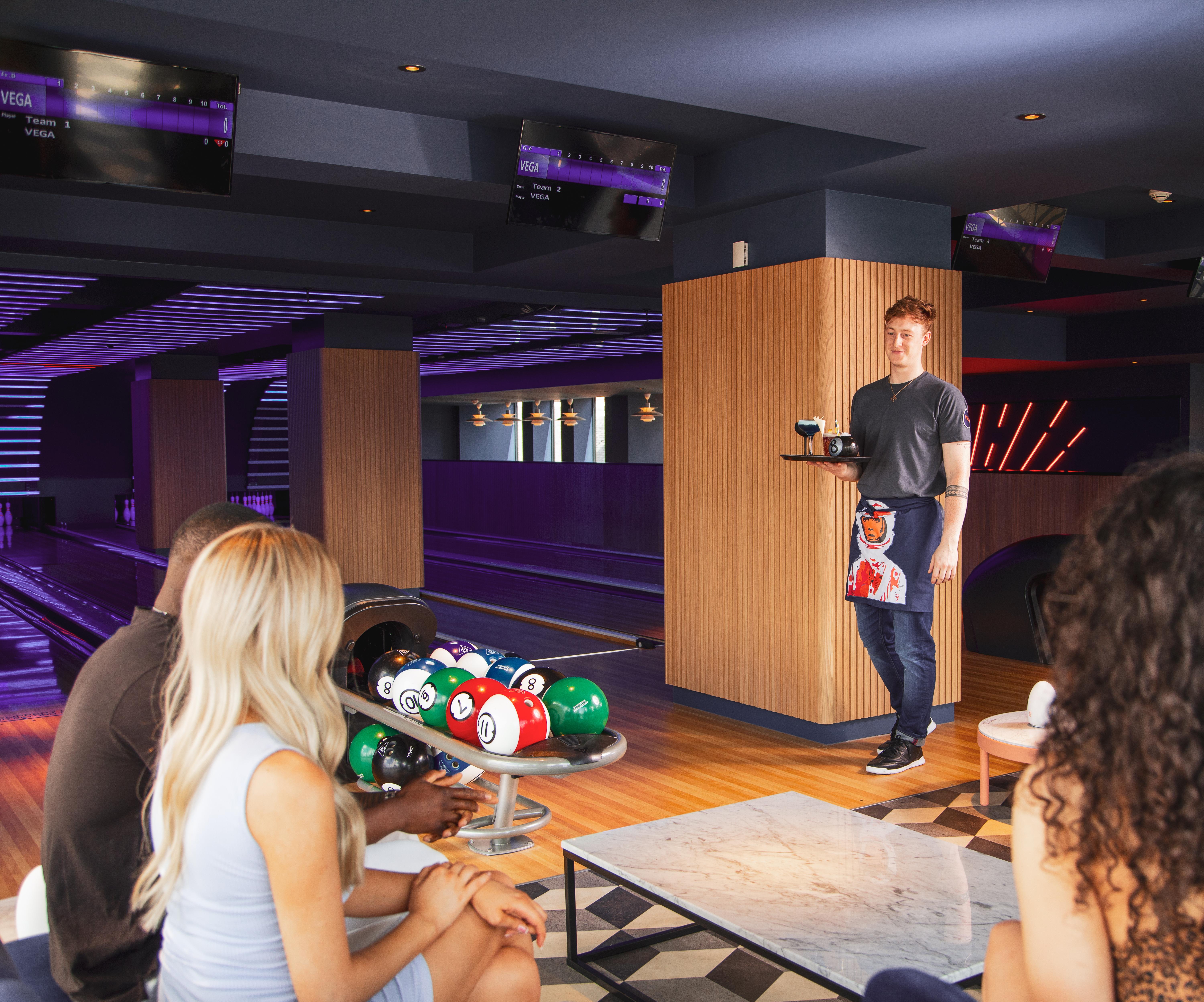 Yotel Glasgow Exterior photo Bowling alley in Las Vegas